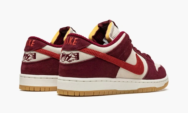 Nike SB Dunk Low Skate Like A Girl 