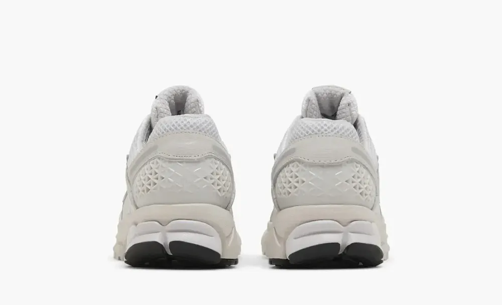 Air Zoom Vomero 5 WMNS White Vast Grey