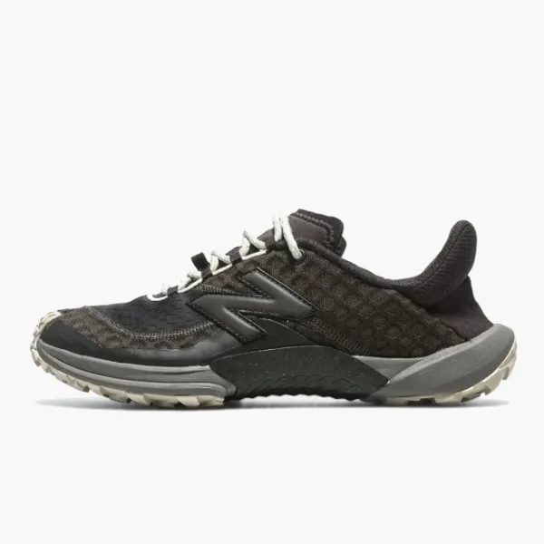 New Balance Minimus Trail Black Tan