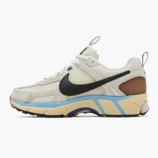 Air Zoom Vomero 5 WMNS Designed by Japan