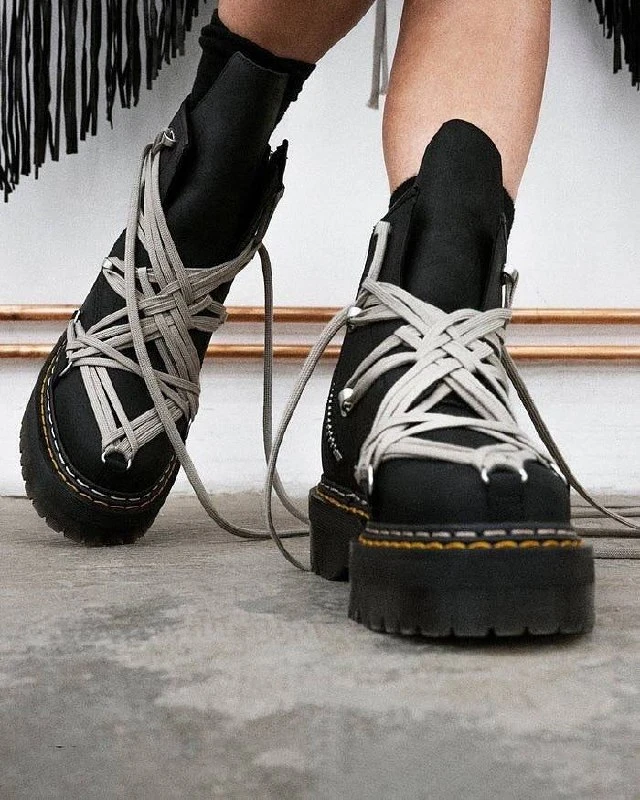Шнуровка megalace на ботинках Dr. Martens x Rick Owens крупным планом