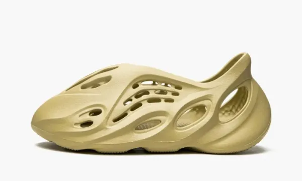 Yeezy Foam Rnnr Sulfur