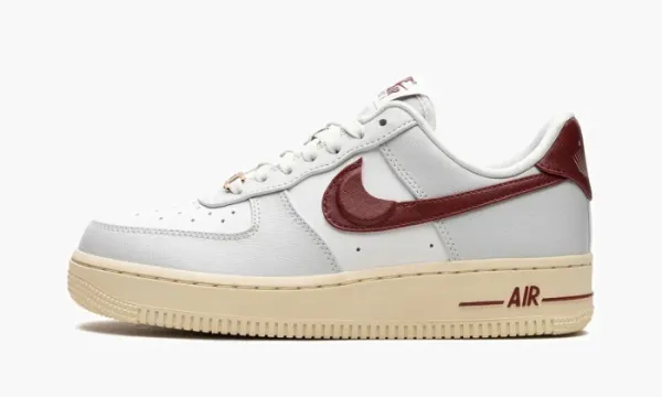 Air Force 1 LO WMNS Swoosh Pocket - Team Red