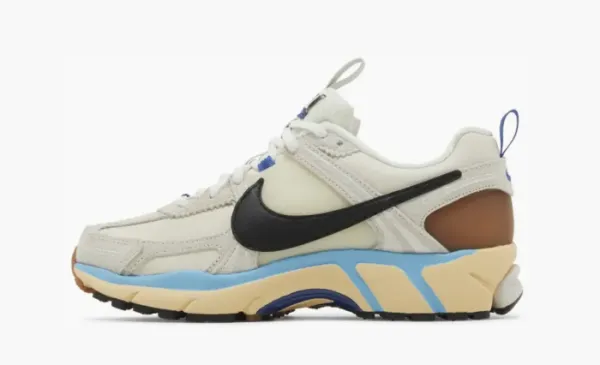 Air Zoom Vomero 5 WMNS Designed by Japan