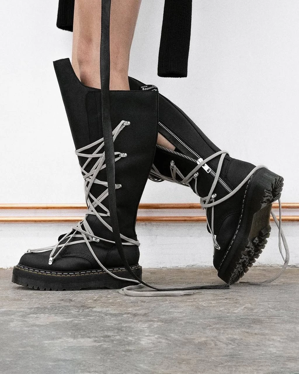 Высокие ботинки Dr. Martens x Rick Owens с молнией сбоку