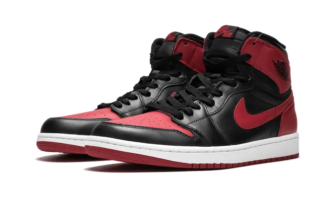 Кроссовки Air Jordan 1 Retro High OG «Bred» черный