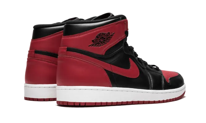 Кроссовки Air Jordan 1 Retro High OG «Bred» черный