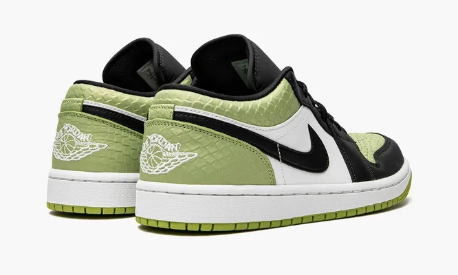 Кроссовки Air Jordan 1 Low WMNS «Snakeskin Vivid Green» зеленый