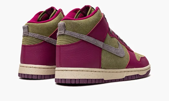 Кроссовки Nike Dunk High WMNS «Dynamic Berry» фиолетовый