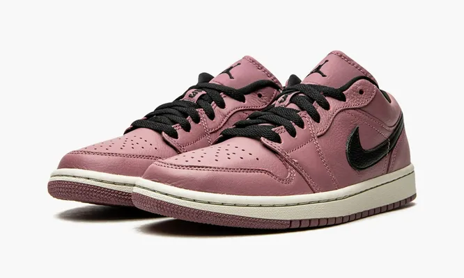 Кроссовки Air Jordan 1 Low WMNS «Mulberry / Magenta» розовый