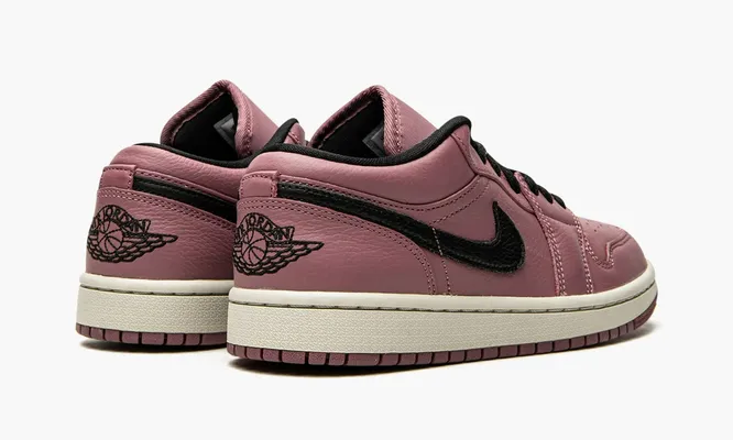 Кроссовки Air Jordan 1 Low WMNS «Mulberry / Magenta» розовый