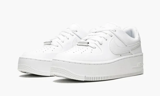 Кроссовки Nike Air Force 1 Sage Low WMNS «Triple White» белый