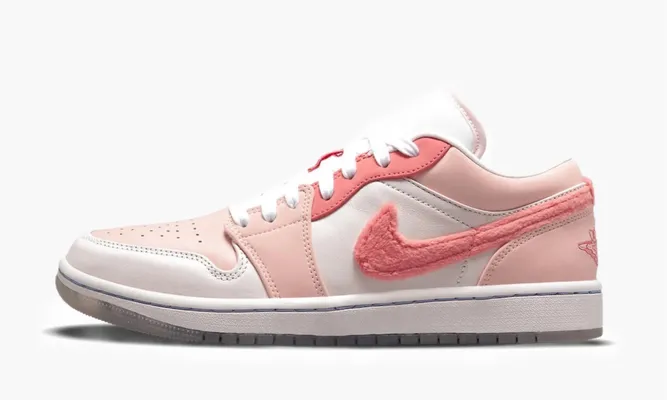 Кроссовки Air Jordan 1 Low SE WMNS «Mighty Swooshers Pink» розовый