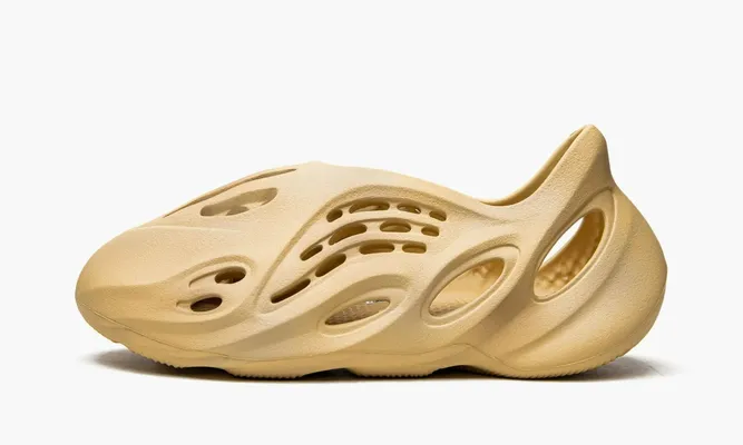 Кроссовки Yeezy Foam Rnnr «Desert Sand» бежевый