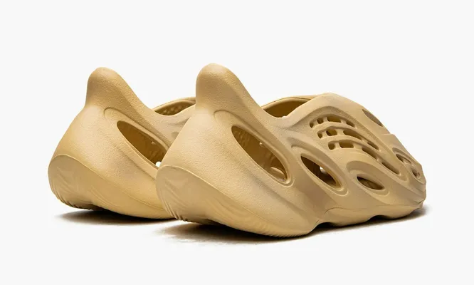 Кроссовки Yeezy Foam Rnnr «Desert Sand» бежевый