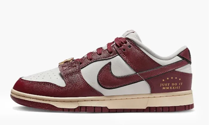 Кроссовки Nike Dunk Low SE WMNS «Just Do It - Sail Team Red» красный