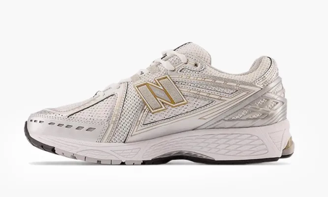 Кроссовки New Balance 1906r «White Rain Cloud Silver Metallic» кремовый