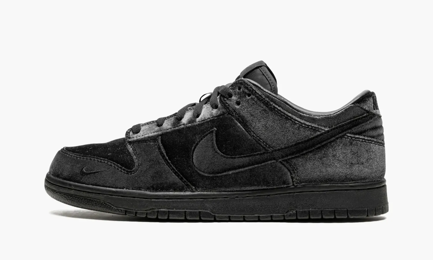 Nike Dunk Low «Dover Street Market - Triple Black Velvet»