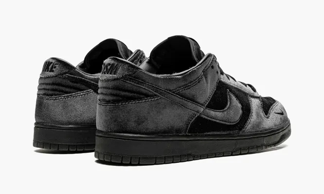 Кроссовки Nike Dunk Low «Dover Street Market - Triple Black Velvet» черный