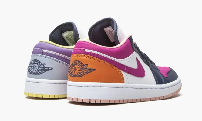 Кроссовки Air Jordan 1 Low WMNS «Mismatched Purple / Magenta» фиолетовый