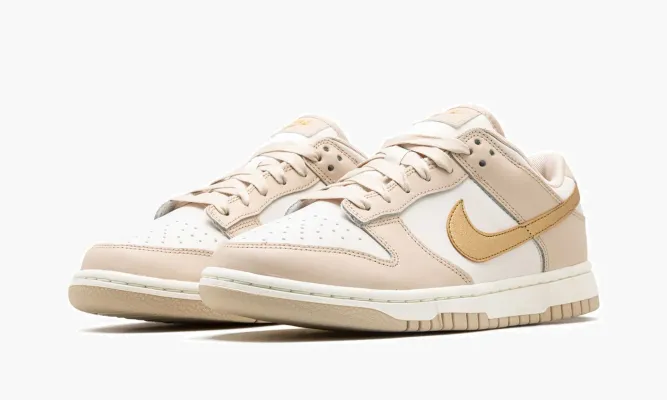 Кроссовки Nike Dunk Low WMNS «Phantom Metallic Gold» бежевый