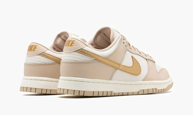 Кроссовки Nike Dunk Low WMNS «Phantom Metallic Gold» бежевый
