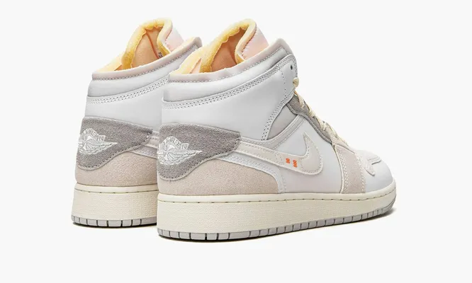 Кроссовки Air Jordan 1 Mid SE GS «Craft Inside Out White Grey» кремовый