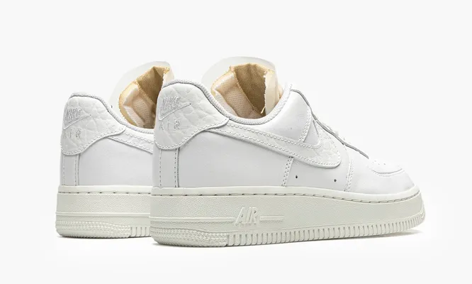 Кроссовки Nike Air Force 1 Low '07 LX WMNS «Bling» белый