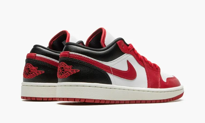 Кроссовки Air Jordan 1 Low WMNS «Reverse Black Toe» красный