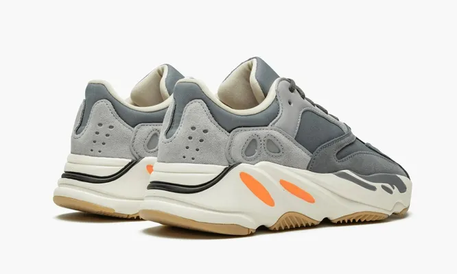 Кроссовки Yeezy Boost 700 «Magnet» серый