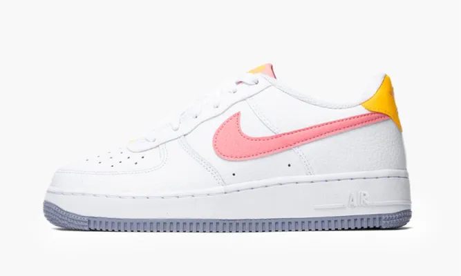 Кроссовки Nike Air Force 1 Low GS «Coral Chalk Laser Orange» белый