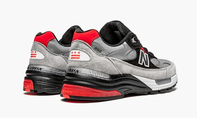 Кроссовки New Balance 992 «Dtlr - Discover And Celebrate» серый