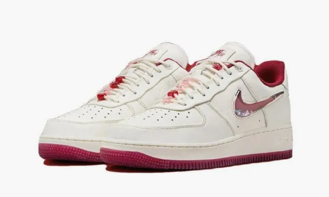 Кроссовки Nike Air Force 1 Low ’07 SE PRM WMNS Valentine’s Day бордовый