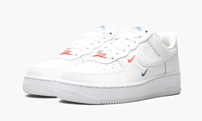Кроссовки Air Force 1 LO '07 MNS WMNS «Mini Swooshes - Summit White / Solar Red» белый