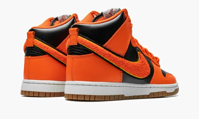 Кроссовки Nike Dunk High «Chenille - Safety Orange» черный