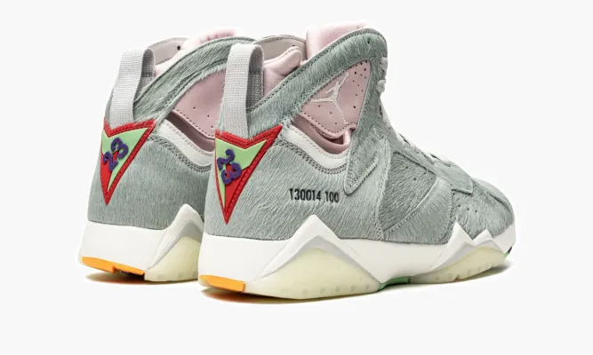 Кроссовки Air Jordan 7 Retro «Hare 2.0» серый