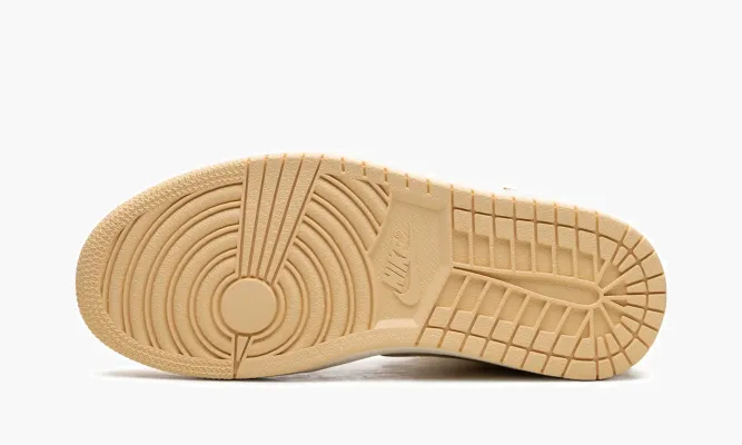 Кроссовки Air Jordan 1 Mid WMNS «Pale Vanilla» желтый