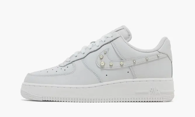 Кроссовки Nike Wmns Air Force 1 07 SE «Pearl Swoosh - Pure Platinum» серый