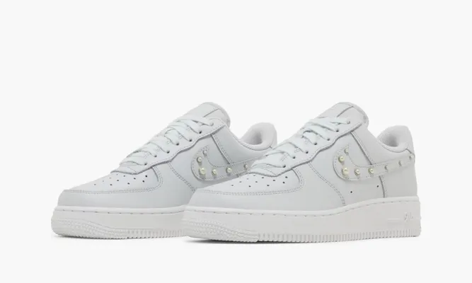 Кроссовки Nike Wmns Air Force 1 07 SE «Pearl Swoosh - Pure Platinum» серый