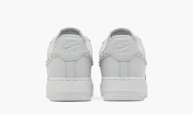 Кроссовки Nike Wmns Air Force 1 07 SE «Pearl Swoosh - Pure Platinum» серый