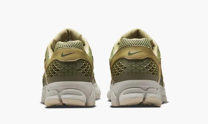 Кроссовки Nike Zoom Vomero 5 «Neutral Olive» зеленый