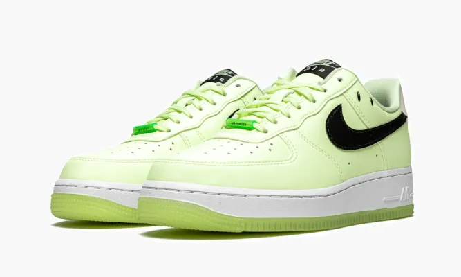 Кроссовки Air Force 1 LO '07 LX MNS WMNS «Glow in the Dark - Have a Nike Day» зеленый