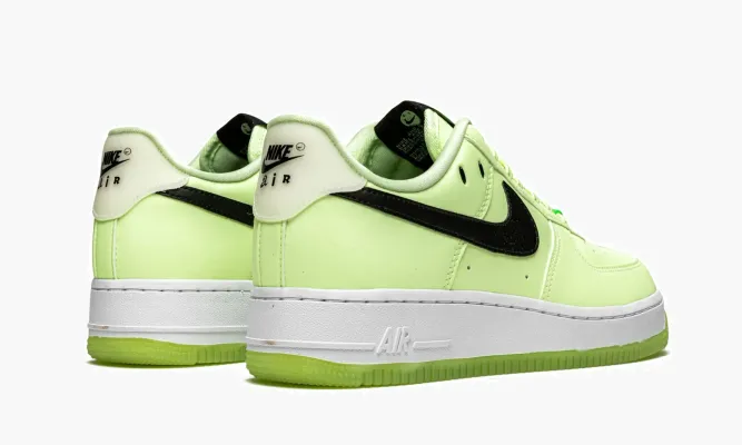 Кроссовки Air Force 1 LO '07 LX MNS WMNS «Glow in the Dark - Have a Nike Day» зеленый