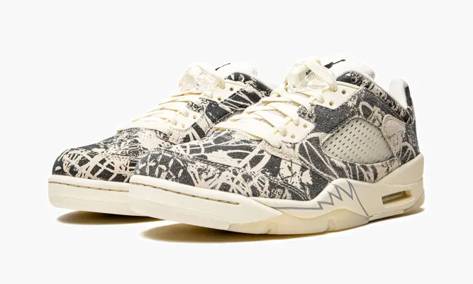 Кроссовки Air Jordan 5 Low WMNS «Expression» бежевый