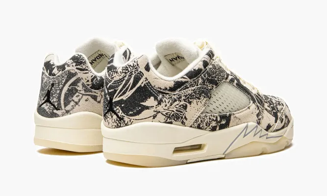 Кроссовки Air Jordan 5 Low WMNS «Expression» бежевый