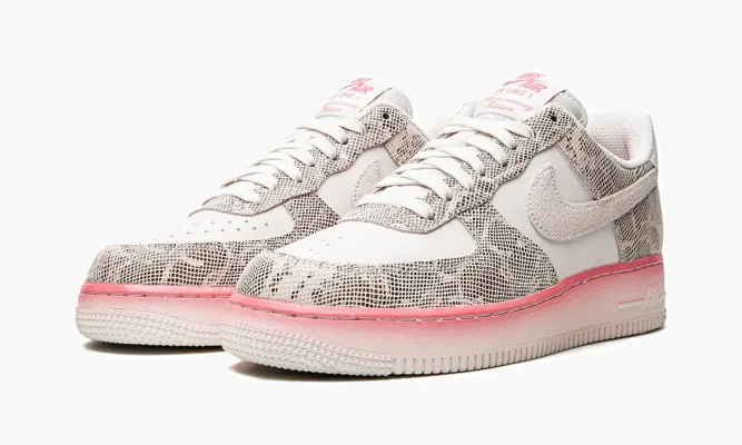 Кроссовки Air Force 1 LO MNS WMNS «Our Force 1 Snakeskin» кремовый