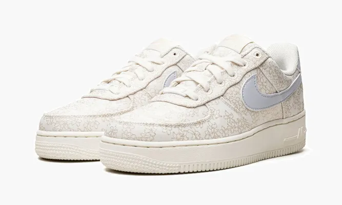 Кроссовки Air Force 1 '07 SE JACQ WMNS «Flower Embroidery» белый