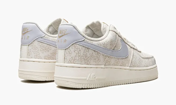 Кроссовки Air Force 1 '07 SE JACQ WMNS «Flower Embroidery» белый