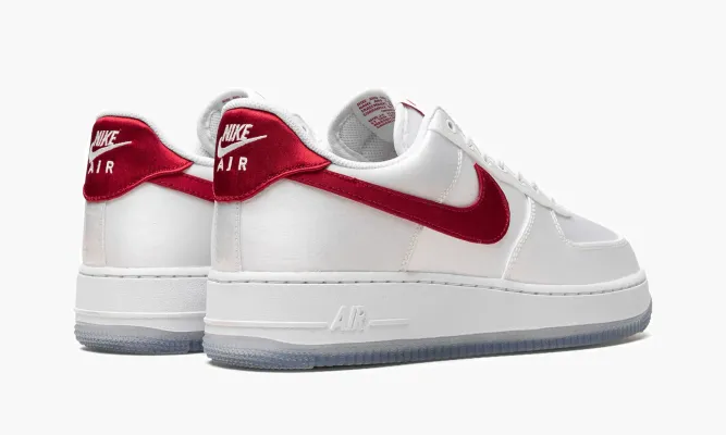 Кроссовки Air Force 1 LO '07 WMNS «Satin White Varsity Red» белый