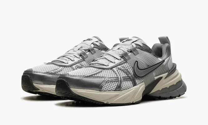 Кроссовки Nike V2k Run WMNS «Pure Platinum Wolf Grey» серый